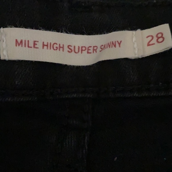 Levi’s Mile High Super Skinny Jean Shorts size 28 - Picture 3 of 4